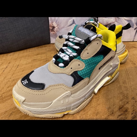 Balenciaga Triple S - Picture 10 of 12